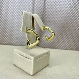 Brinco Argola Meio Triangulo