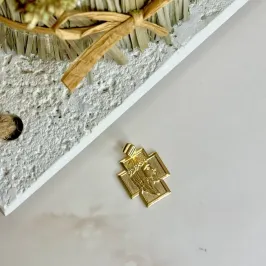 Pingente Cruz Face Jesus Alto Relevo - Banho Ouro 18k