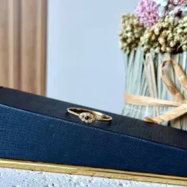 Anel Olho Grego - zirconia azul no meio