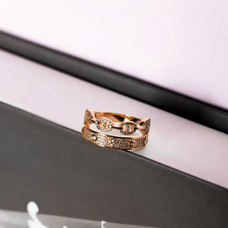 Anel Inspiração Cartier Cravejado Luxo