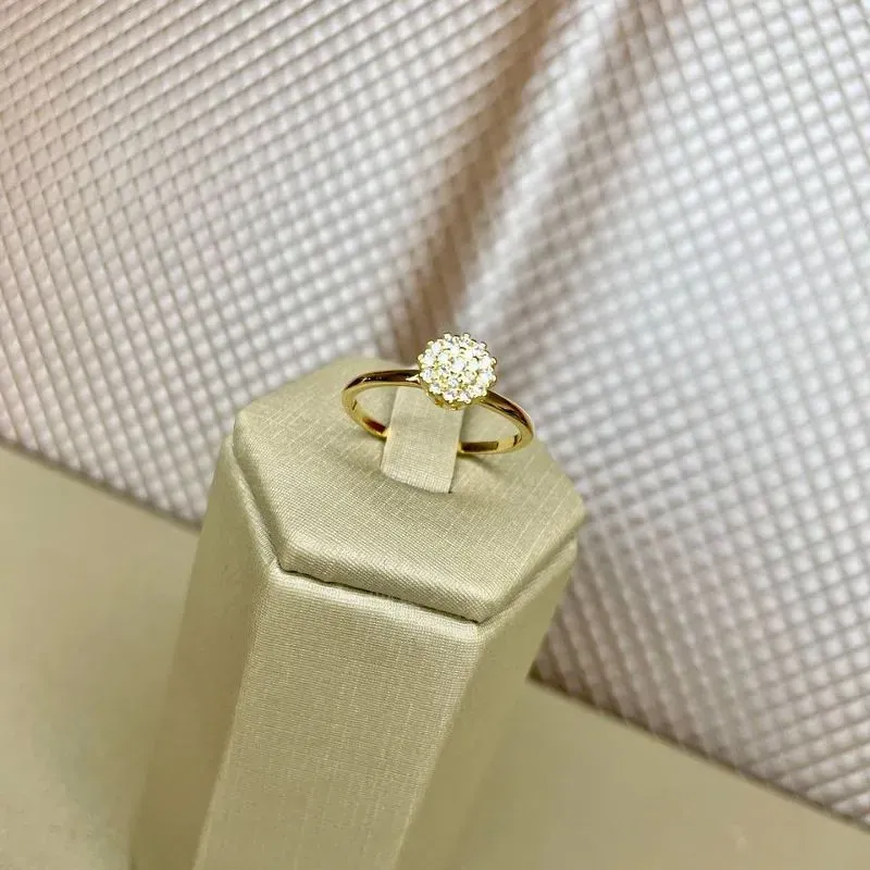 Anel Solitário com Circulos em Micro Zirconias