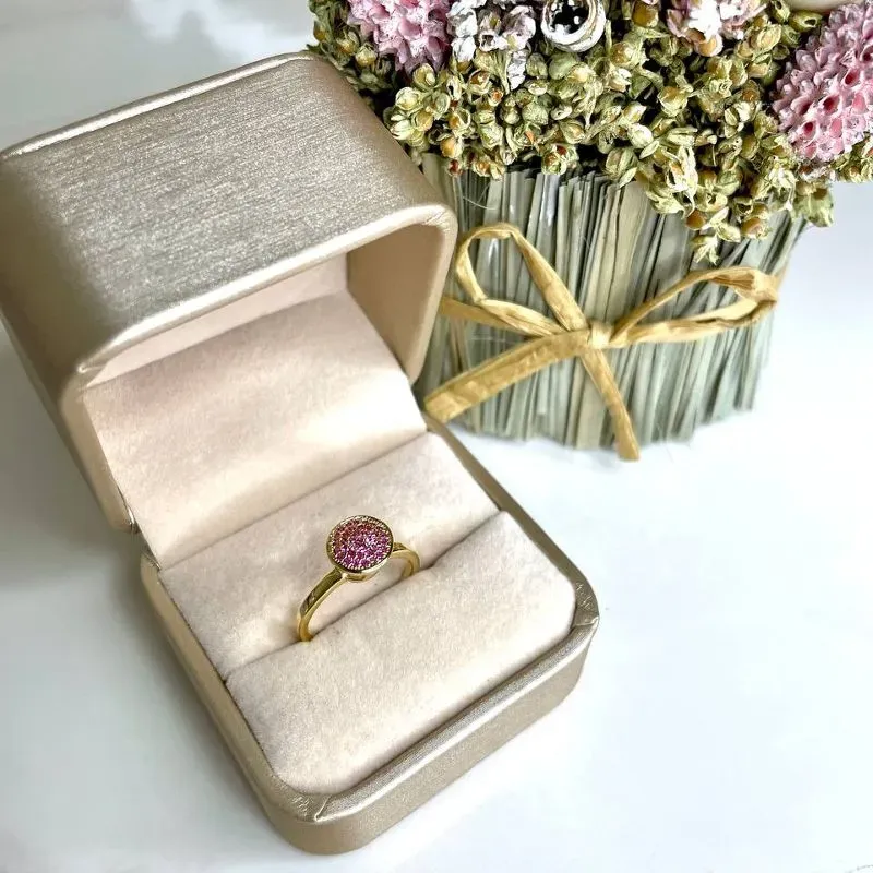 Anel Solitário Cravejado Rosa