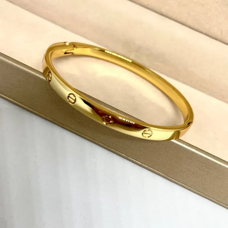 Bracelete Dourado Prego