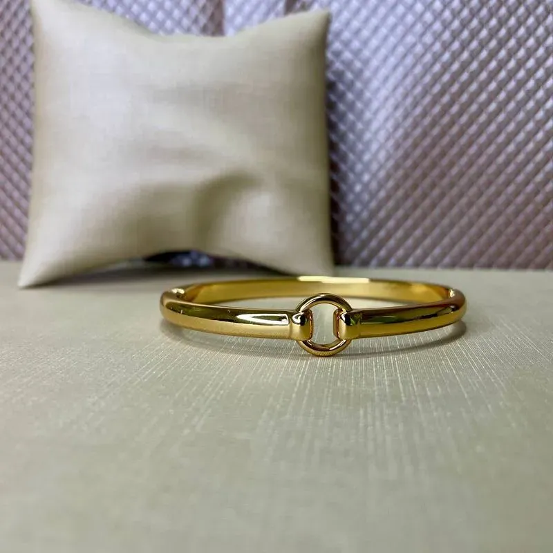 Bracelete Liso com Detalhe Vazado