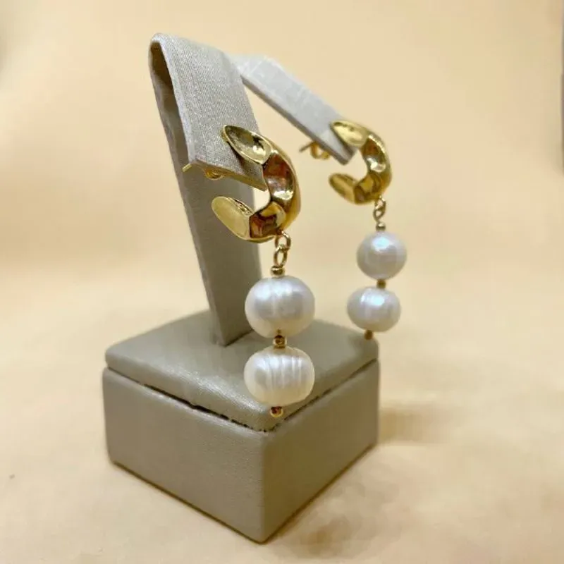 Brinco Argola Martelada Duas Pérolas