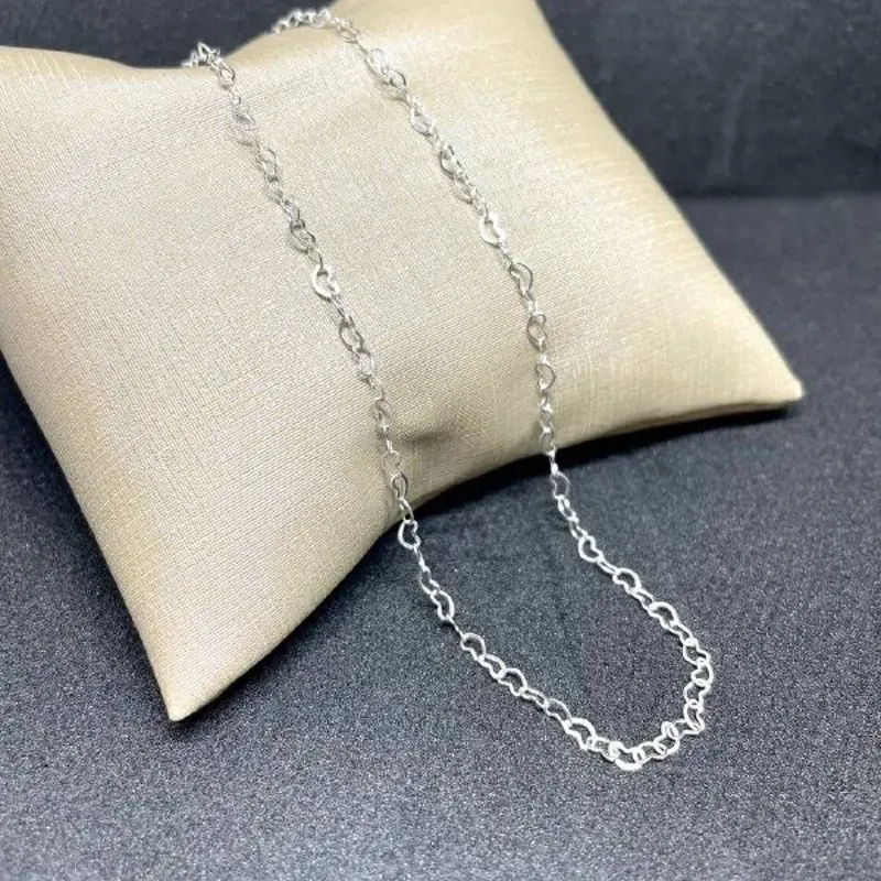 Colar Coraçõezinhos Banho Ouro Branco