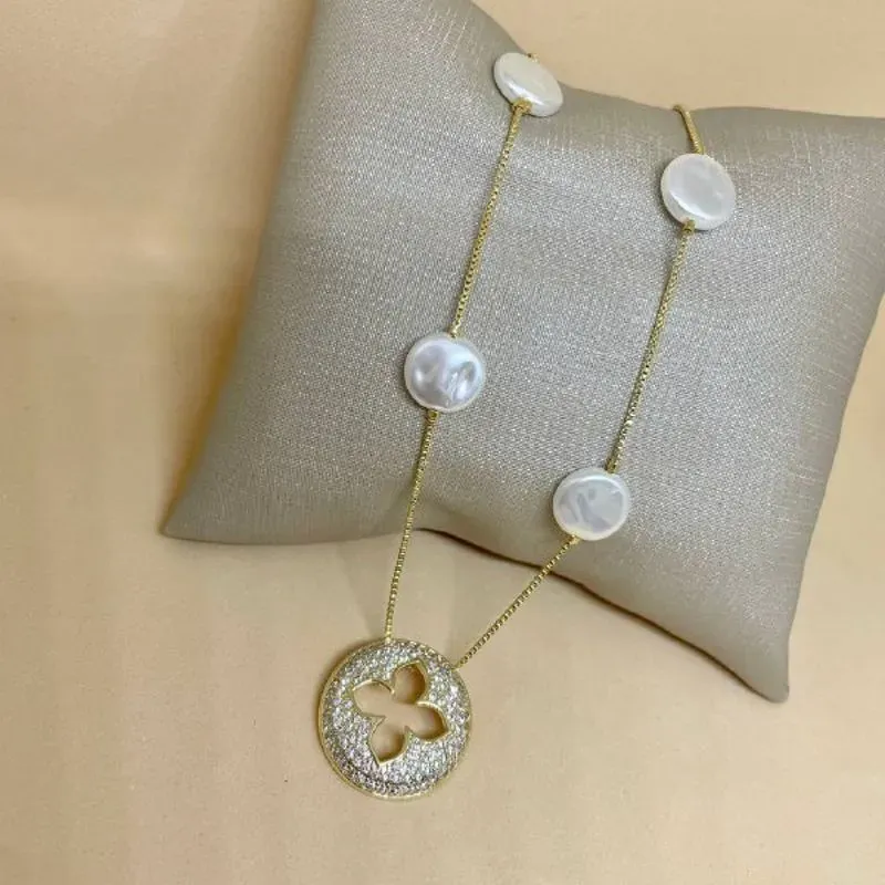 Colar Pérolas e Circulo com Flor Crav