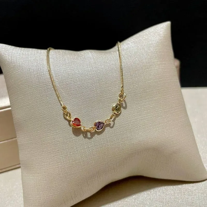 Pulseira Gravata Corações Coloridos
