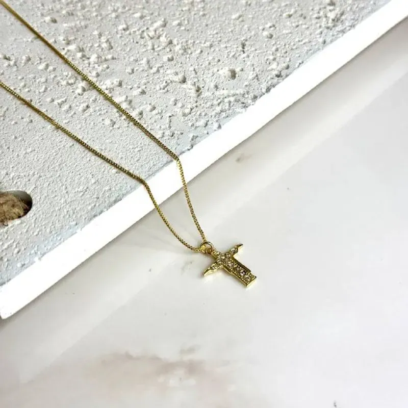 Colar com Crucifixo