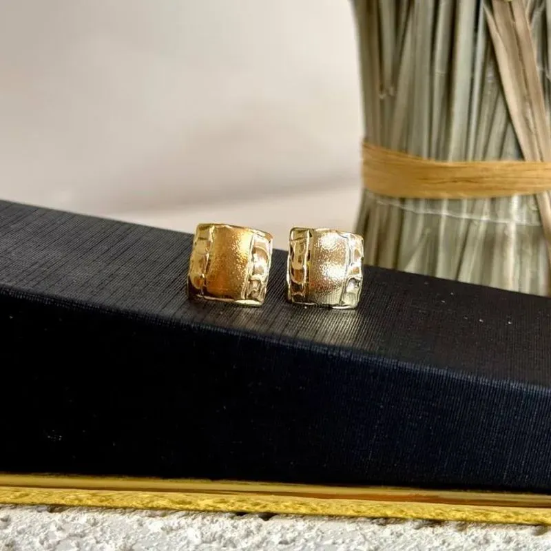 Brinco Retangular Laterais Diamantadas