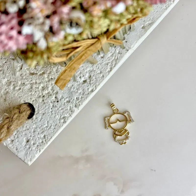 Pingente Menina - Banho Ouro 18k - 2,5x2,00
