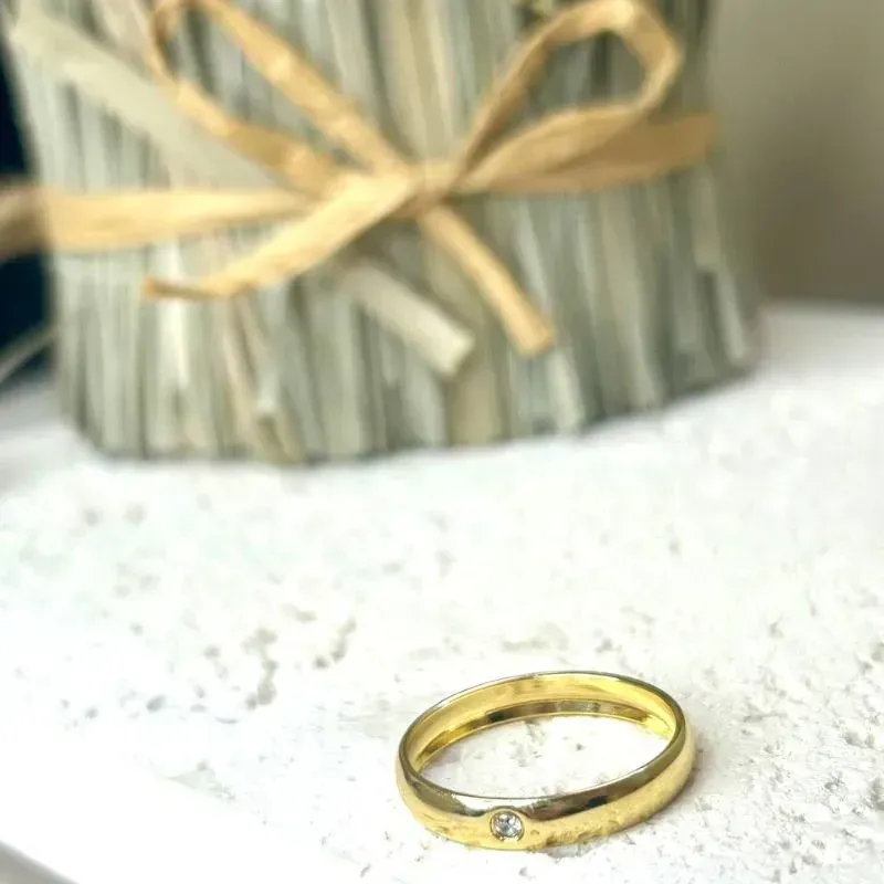 Aliança Com Zircônia Banhado a Ouro