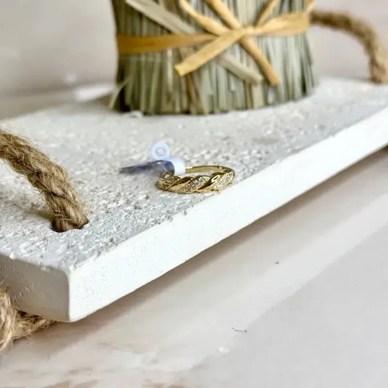 Anel Ondas Trabalhado com Zircônias