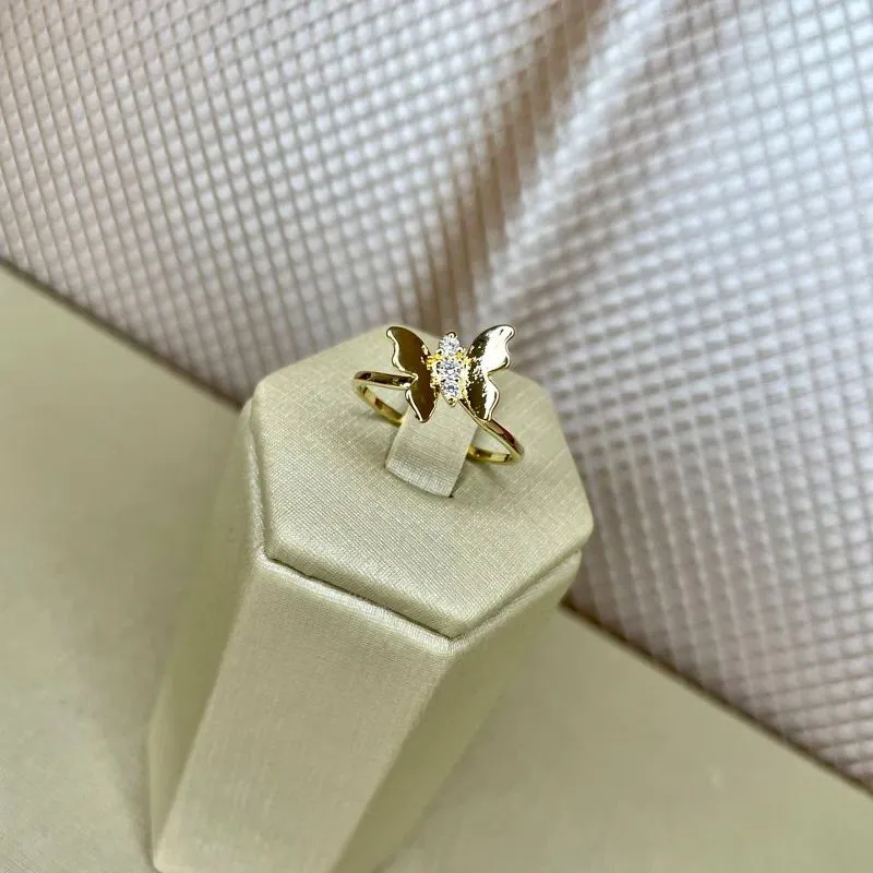 Anel Borboleta com Asas e Detalhe de Micro Zirconias