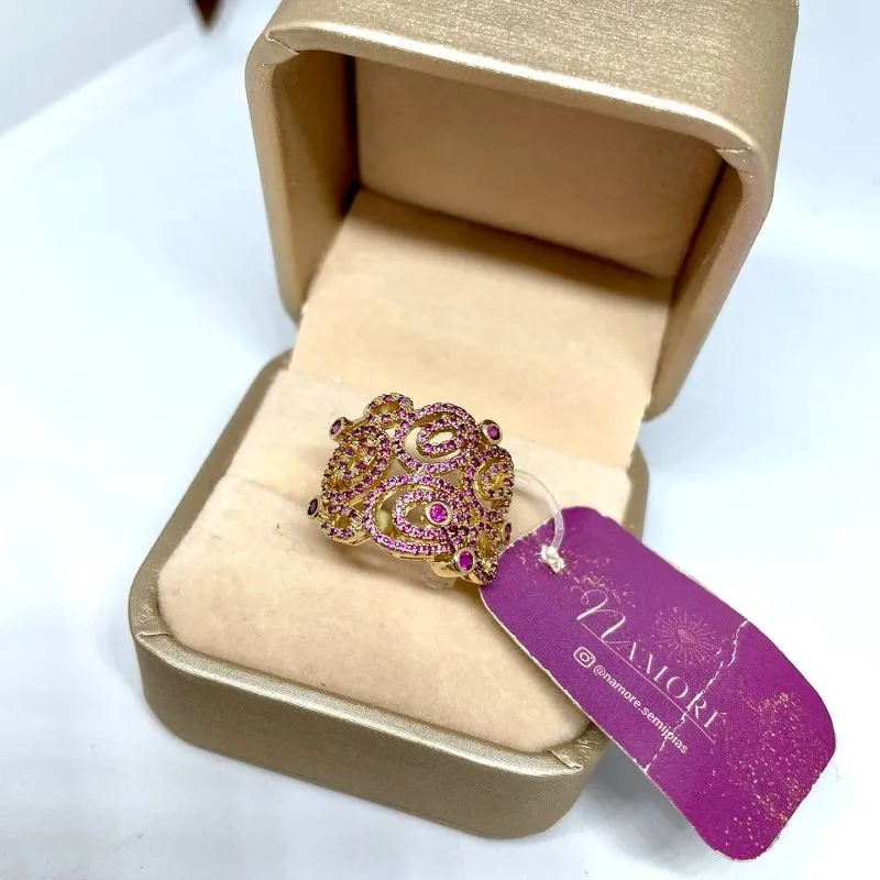 Anel Flores Cravejado Fucsia