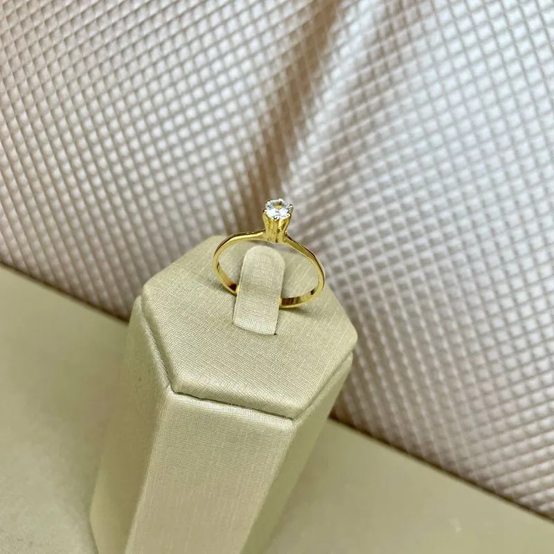 Anel Solitário Flor com Micro Zirconias