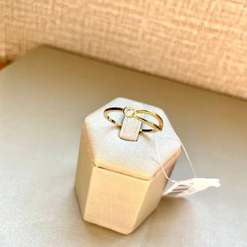 Anel Zirconia com Detalhe