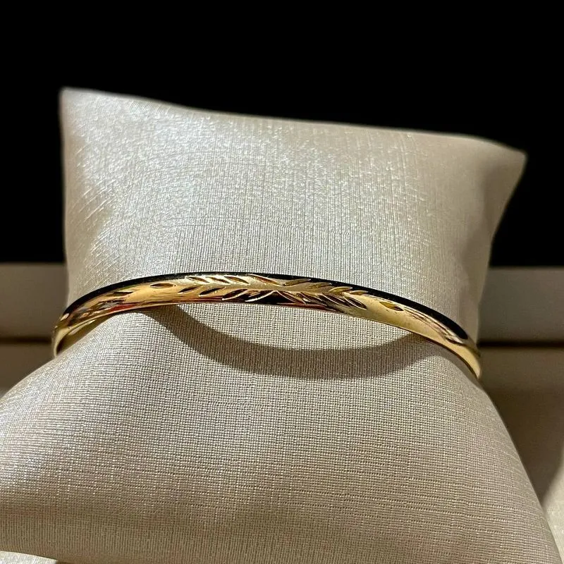 Bracelete com Cruz e Cristal