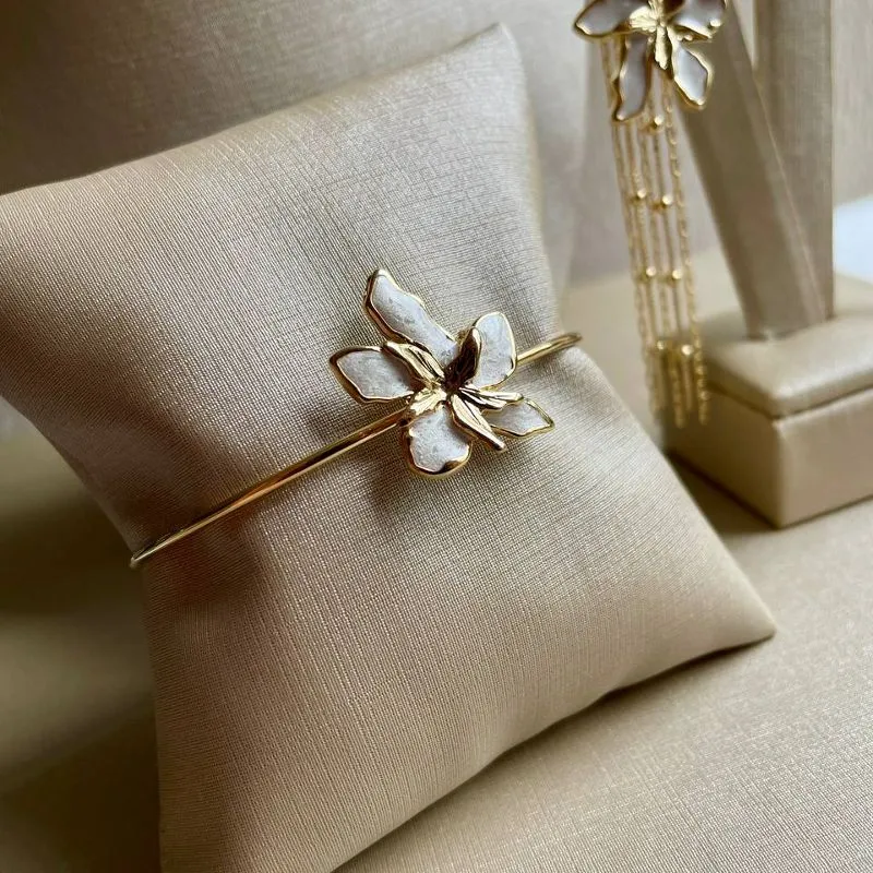 Bracelete com Flor Branca
