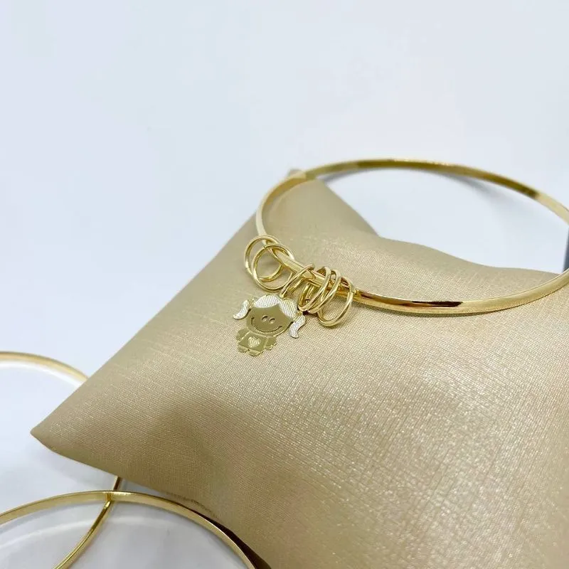 Bracelete Liso com Argolas e Menina