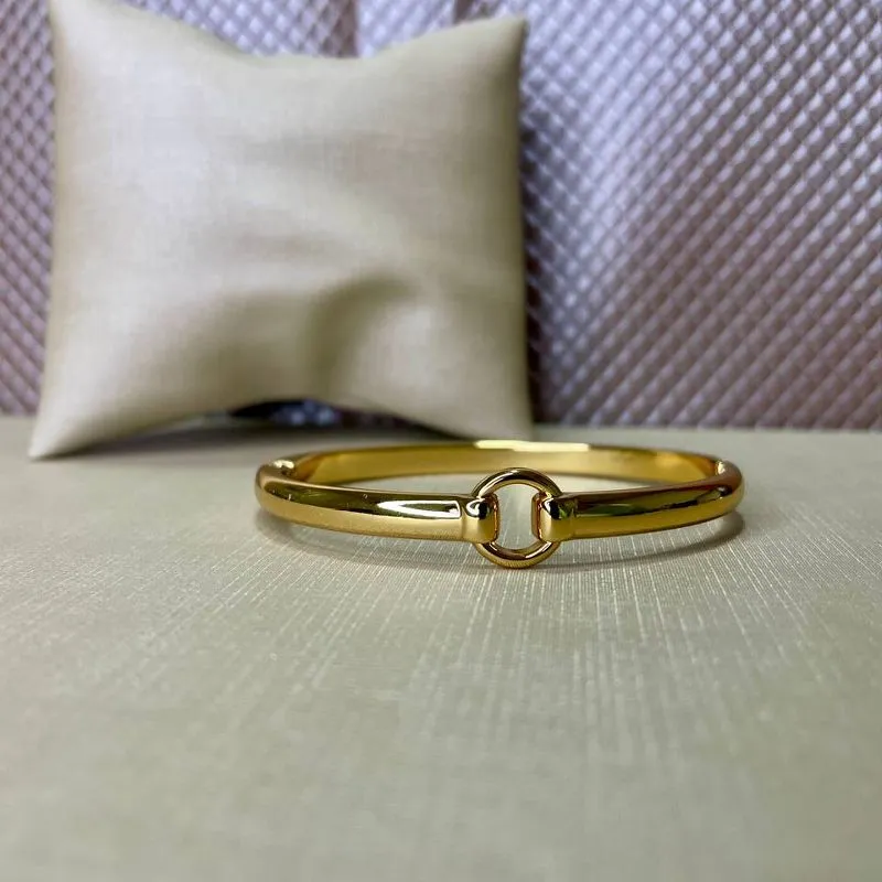 Bracelete Liso com Detalhe Vazado