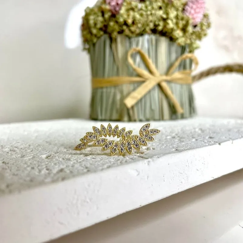 Brinco Ear Cuff Cravejado
