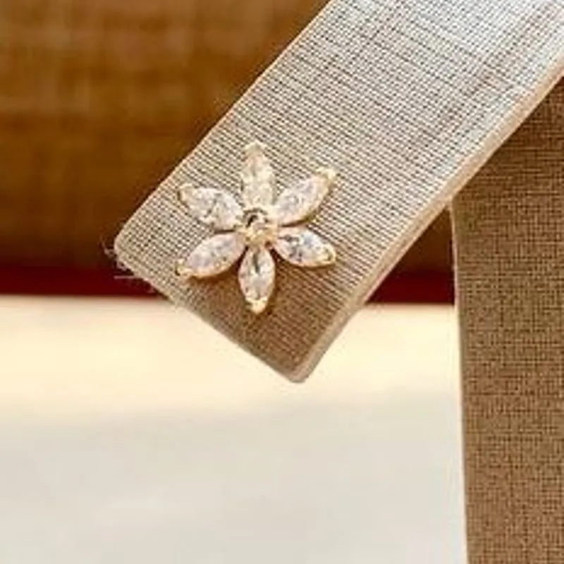 Brinco Flor Crav. Petála Pontuda