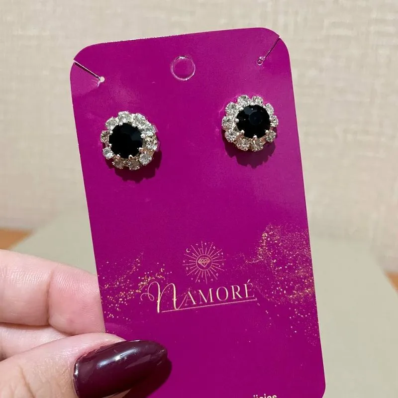 Brinco Preto c Strass Branco Prata