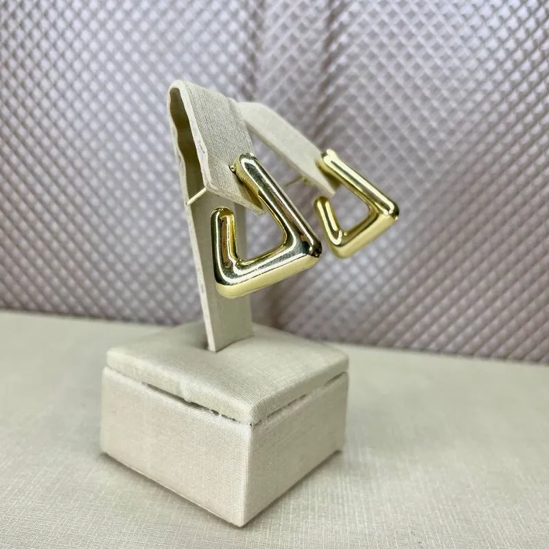 Brinco Triangulo Aberto