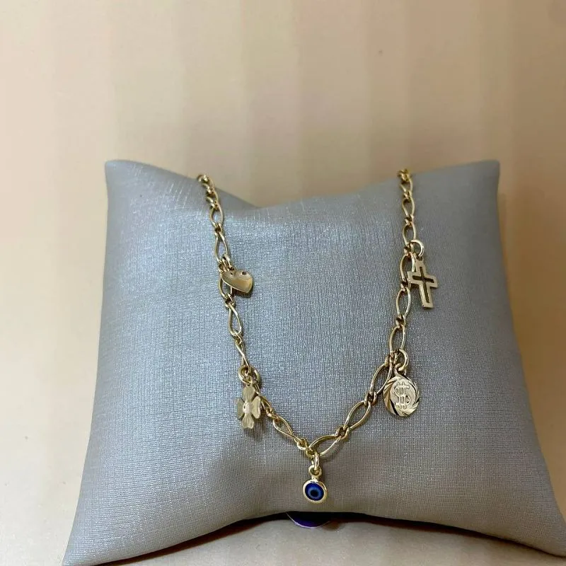 Colar com Amuletos