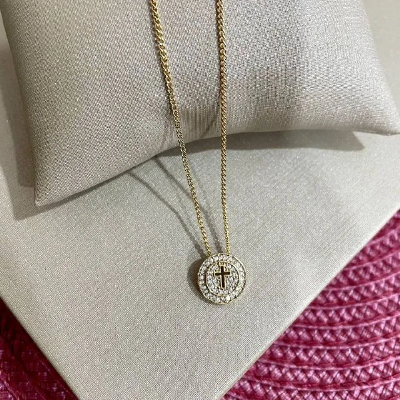Colar com Circulo Cruz Cravejado