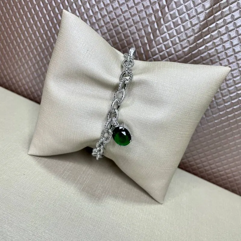Pulseira de Elos com Detalhes Cravejados e Pedra Verde Esmeralda Banho Ródio Branco