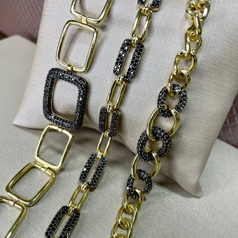 Pulseira de Elos com Elos Cravejados no Meio