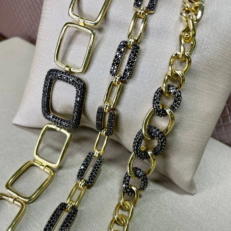 Pulseira Quadrada Cravejada no Meio