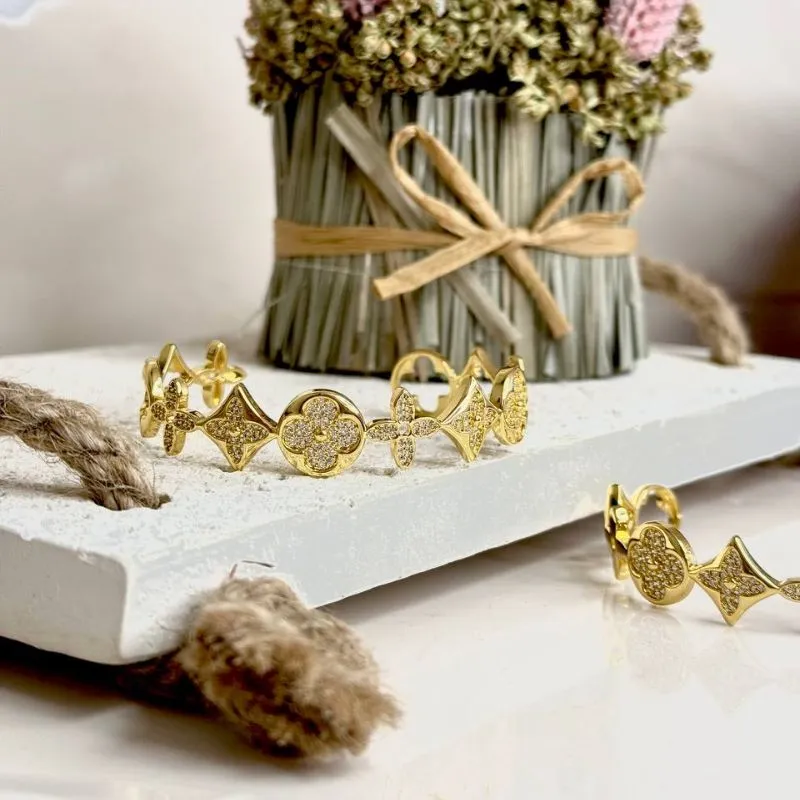 Bracelete com Detalhes em Zirconias - Trevo - Ajustável