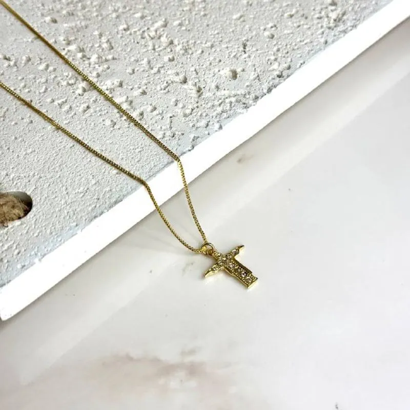 Colar com Crucifixo