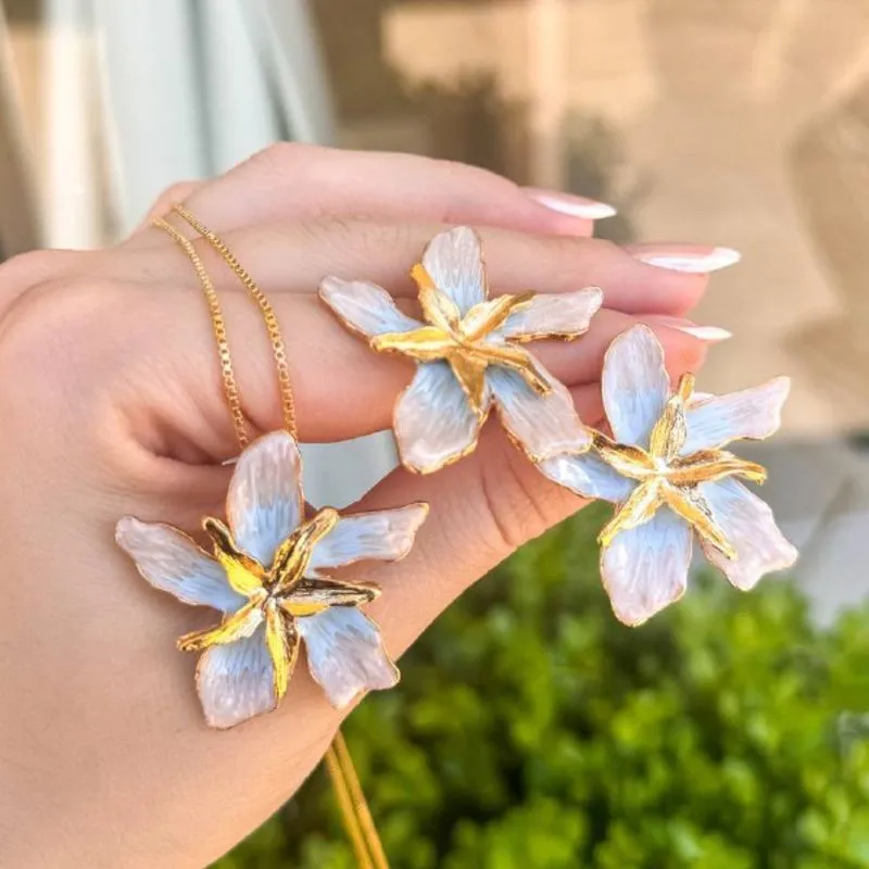 Colar Flor Descontruída - Azul
