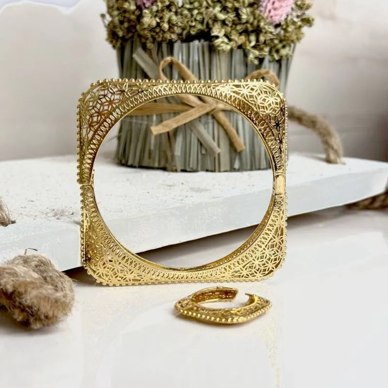 Conjunto Bracelete e Anel Trabalhado Banhado a Ouro 18k