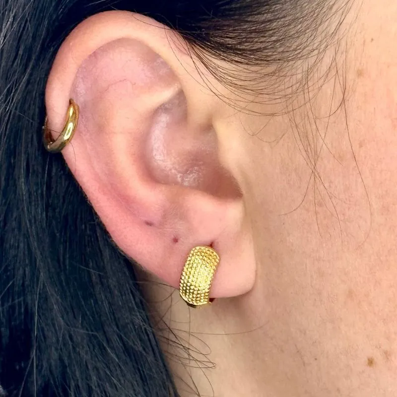 Brinco Argola Trabalhada - Banhado a Ouro 18k Média