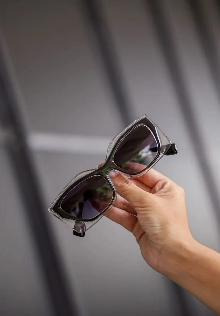 Óculos de Sol Maxi Gatinho Blogueira Selena - Preto Degradê - Acetato