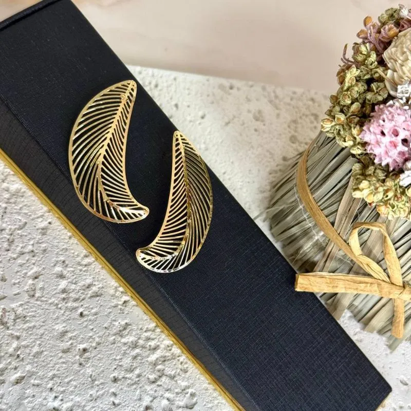 Brinco Folha Rendada - Banho Ouro 18k