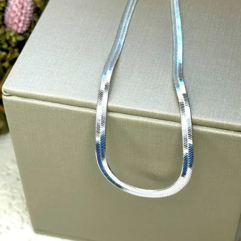 Choker Fita Malha 4mm Banhado a Prata