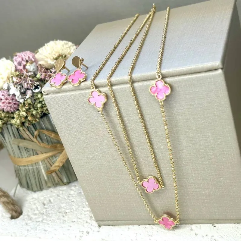 Colar Vintage Banhado a Ouro 3 flores