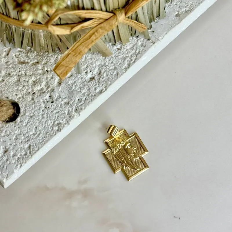 Pingente Cruz Face Jesus Alto Relevo - Banho Ouro 18k