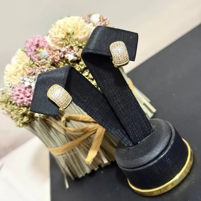 Brinco Argola Sete Filas Cravejadas - Cristais
