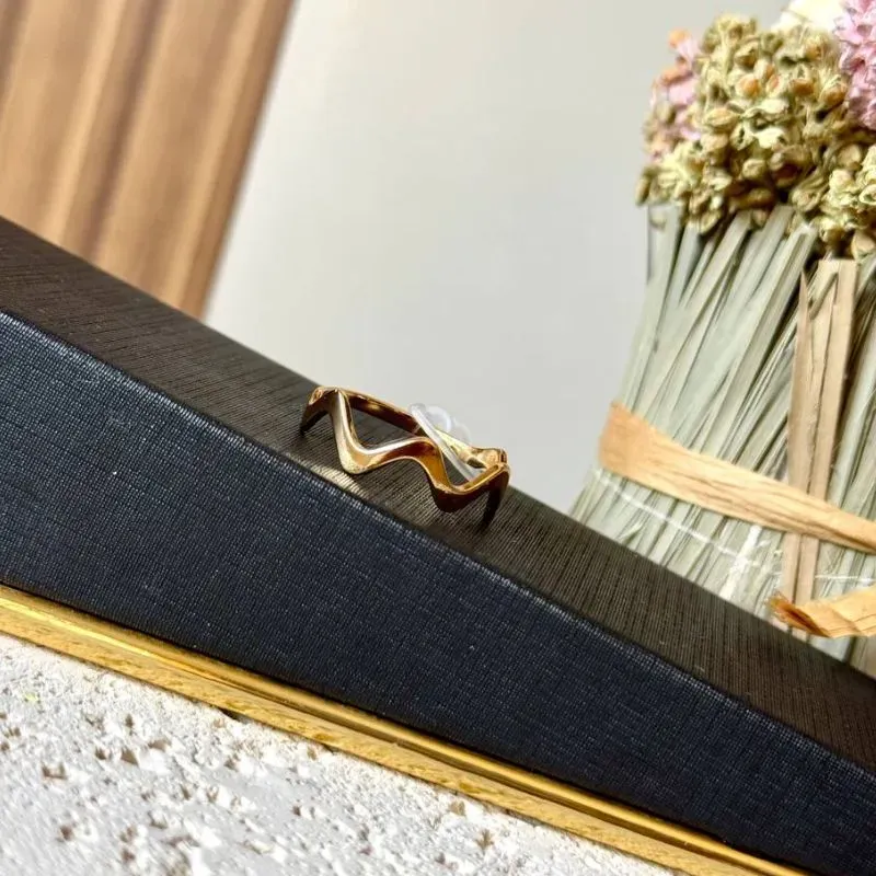 Anel Ondulado Liso - Banho Ouro 18k